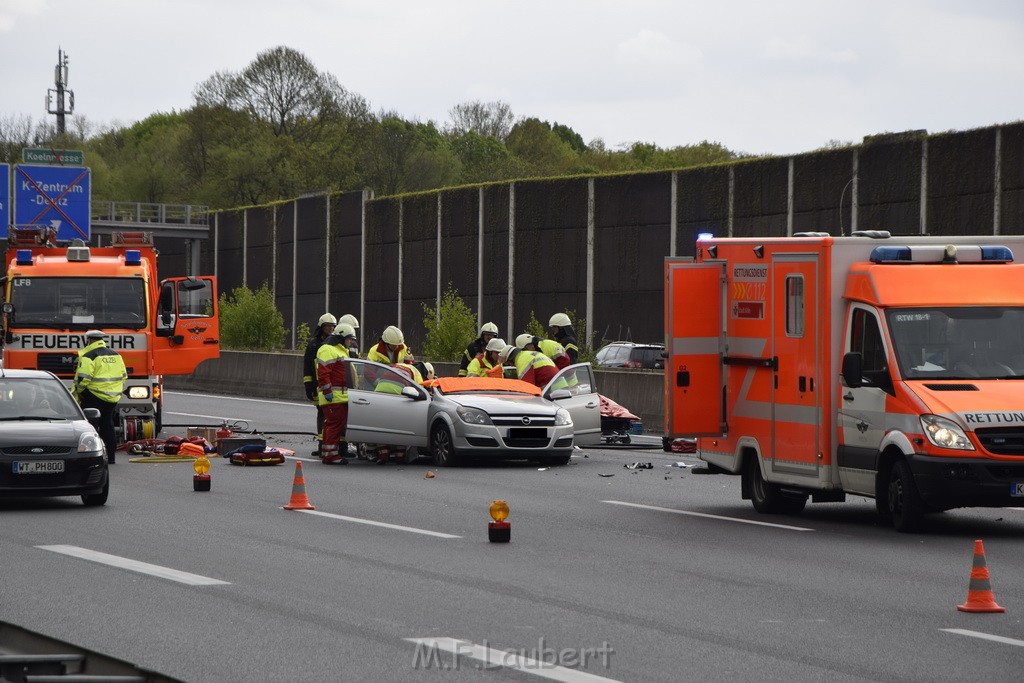 VU Auffahrunfall A 3 Rich Oberhausen kurz vor AS Koeln Dellbrueck P004.JPG - Miklos Laubert